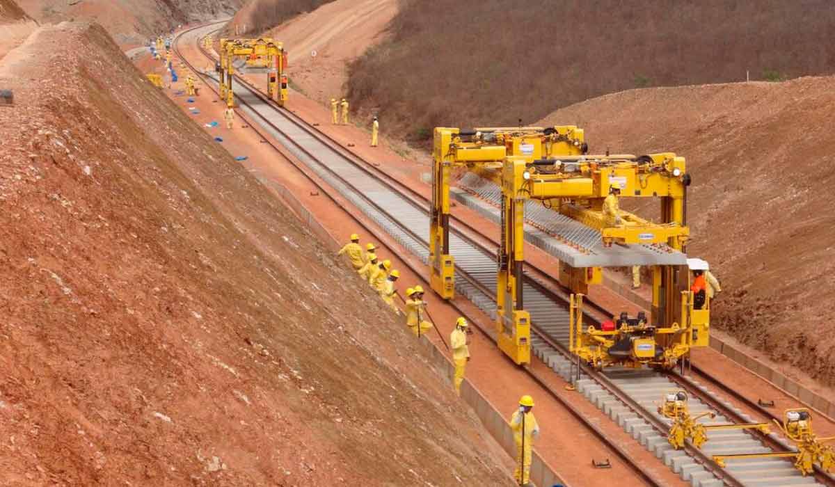 A megaferrovia tem 1.206 km de extensão, investimento estimado em R$ 14,9 bilhões e está com cerca de 80% das obras concluídas A megaferrovia tem 1.206 km de extensão, investimento estimado em R$ 14,9 bilhões e está com cerca de 80% das obras concluídas