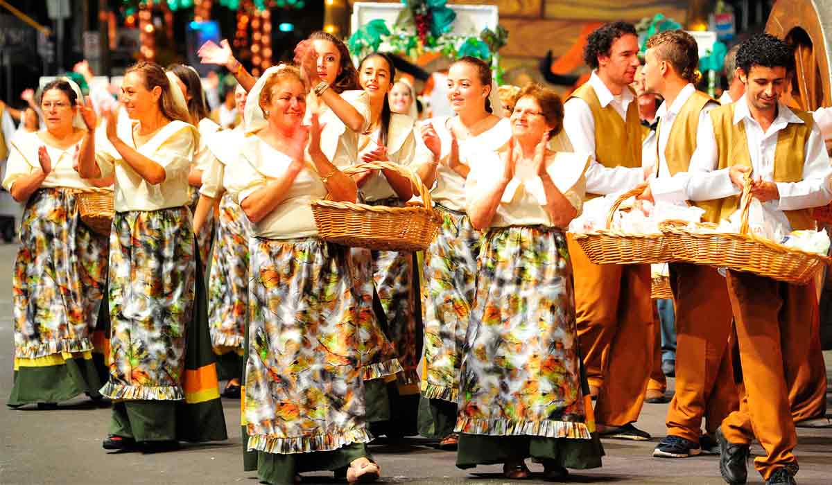 O tema comemora os 150 anos de imigração Italiana, 135 anos de emancipação política e 95 anos de Festa da Uva O tema comemora os 150 anos de imigração Italiana, 135 anos de emancipação política e 95 anos de Festa da Uva