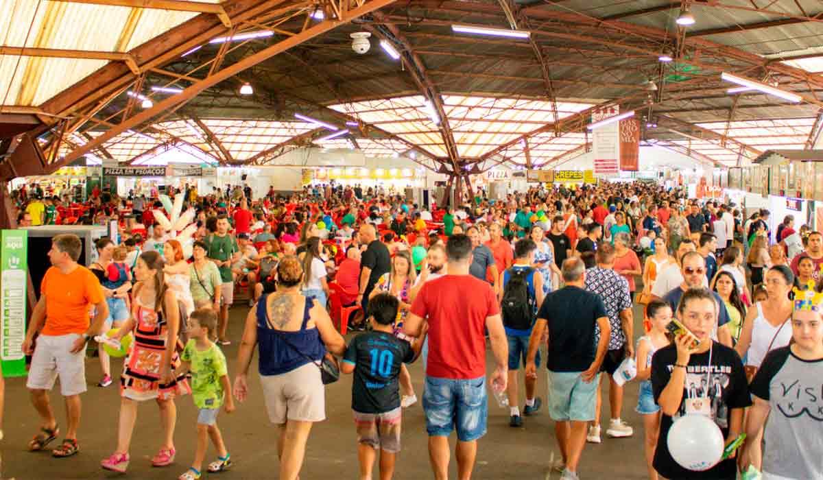A organização projeta cerca de 700 mil visitantes ao longo de 18 dias de festa A organização projeta cerca de 700 mil visitantes ao longo de 18 dias de festa