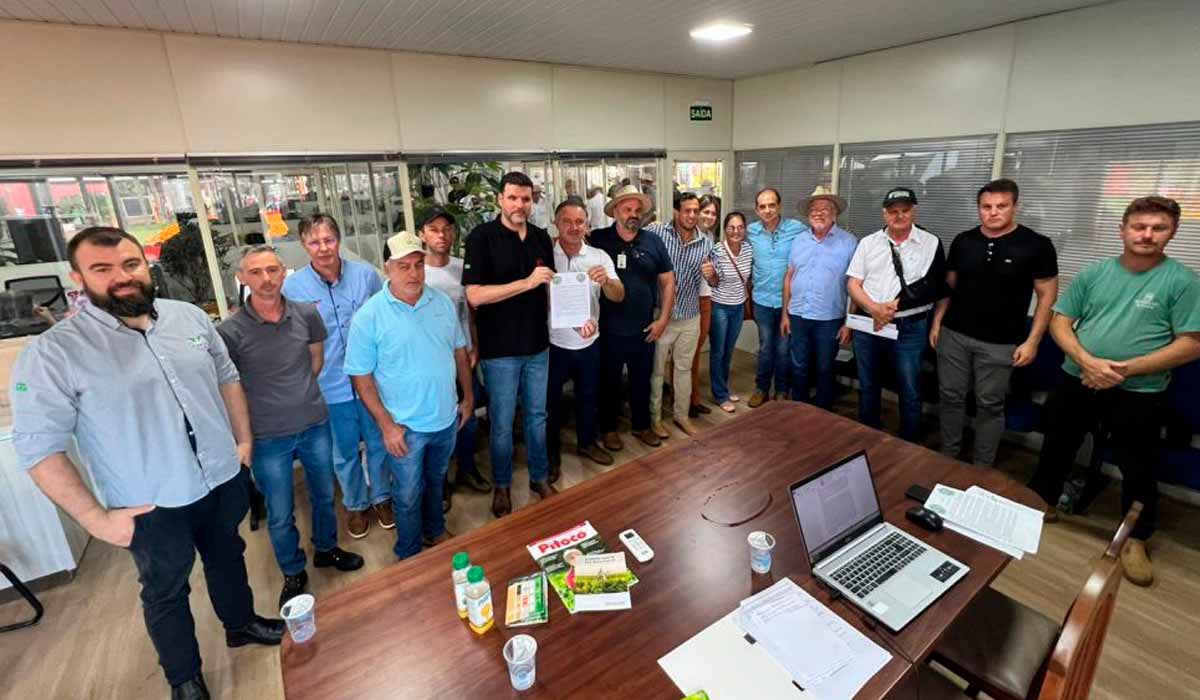 Durante o Show Rural Coopavel, em Cascavel, PR, produtores de leite de diversas regiões oficializaram a criação da União Nacional dos Produtores de Leite para representar e defender os interesses do setor diante de uma crise que já se arrasta há três anos Durante o Show Rural Coopavel, em Cascavel, PR, produtores de leite de diversas regiões oficializaram a criação da União Nacional dos Produtores de Leite para representar e defender os interesses do setor diante de uma crise que já se arrasta há três anos