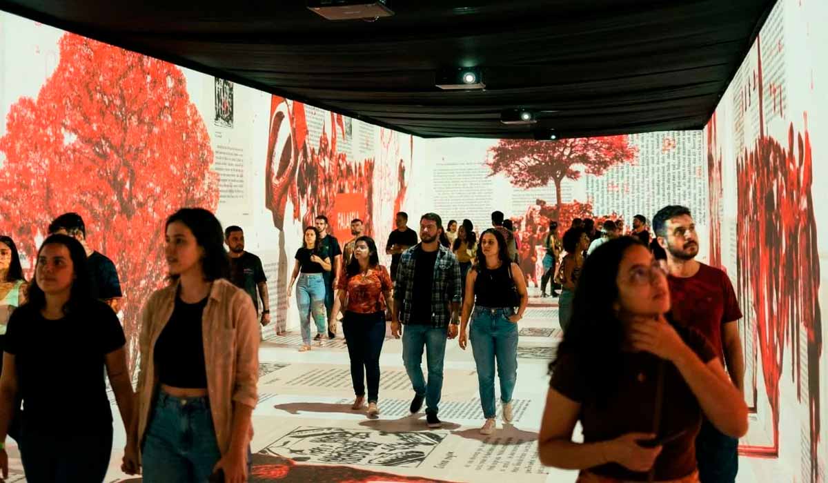 A exposição propõe um olhar sobre a Amazônia atual a partir das perspectivas de nomes de diferentes estados, territórios e países A exposição propõe um olhar sobre a Amazônia atual a partir das perspectivas de nomes de diferentes estados, territórios e países
