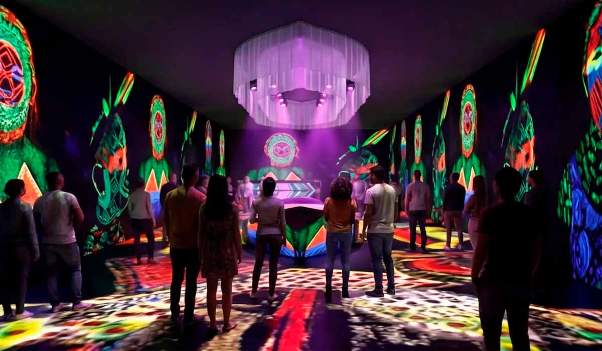 obras de artistas amazônicos são exibidas em grande escala, transformando o ambiente em um espaço imersivo no qual o público passa a “entrar” nas imagens obras de artistas amazônicos são exibidas em grande escala, transformando o ambiente em um espaço imersivo no qual o público passa a “entrar” nas imagens