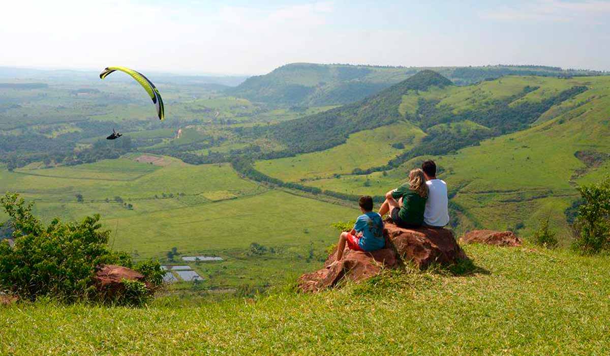 A rampa de voo livre na Base da Nuvem é uma das opções de turismo de aventura em Botucatu A rampa de voo livre na Base da Nuvem é uma das opções de turismo de aventura em Botucatu
