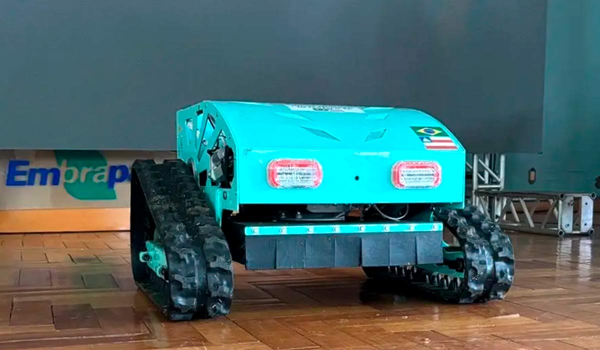 Roçadeira por controle remoto da Live Farm Roçadeira por controle remoto da Live Farm