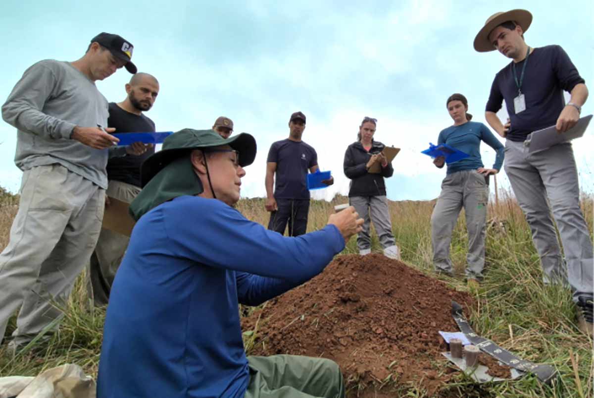 Pesquisa envolve equipe da UFSC e profissionais da Epagri na Estação Experimental de Lages - Fotos: Pablo Gomes/Epagri Pesquisa envolve equipe da UFSC e profissionais da Epagri na Estação Experimental de Lages - Fotos: Pablo Gomes/Epagri