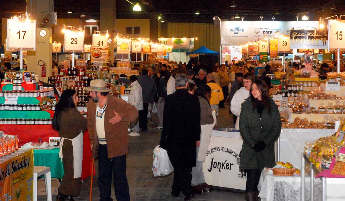 O visitante encontrará produtos autênticos da agricultura familiar paranaense diretamente dos produtores O visitante encontrará produtos autênticos da agricultura familiar paranaense diretamente dos produtores