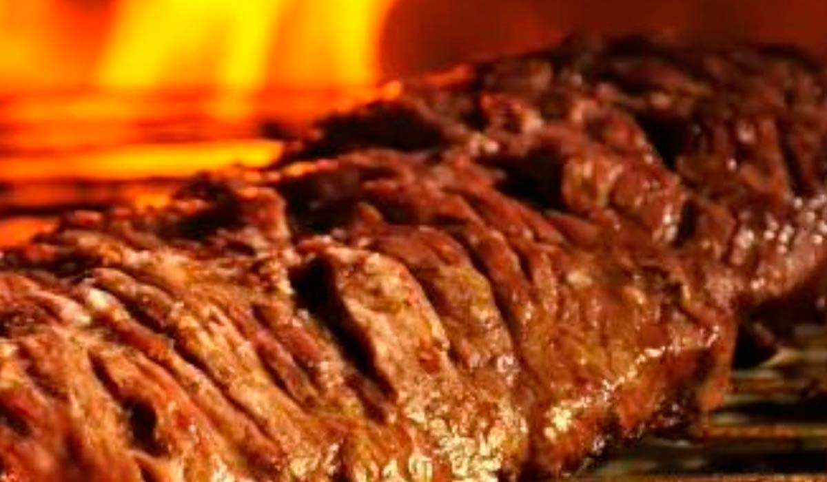 Técnicas do churrasco do fogo à mesa