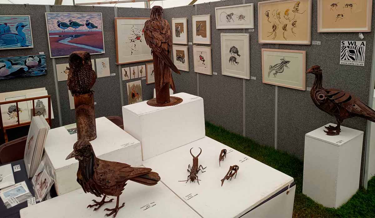 É o lugar perfeito para encontrar os apaixonados por aves de todo o mundo, equipamentos, livros e artes É o lugar perfeito para encontrar os apaixonados por aves de todo o mundo, equipamentos, livros e artes