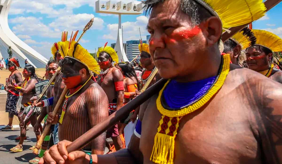 Indígenas protestam em Brasília (DF) contra a tese do marco temporal - Foto: Antônio Cruz/Agência Brasil Indígenas protestam em Brasília (DF) contra a tese do marco temporal - Foto: Antônio Cruz/Agência Brasil