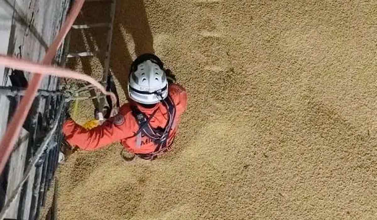 Resgate em silo de grãos em Luiz Eduardo Magalhães, Bahia - Foto: Corpo de Bombeiros Resgate em silo de grãos em Luiz Eduardo Magalhães, Bahia - Foto: Corpo de Bombeiros