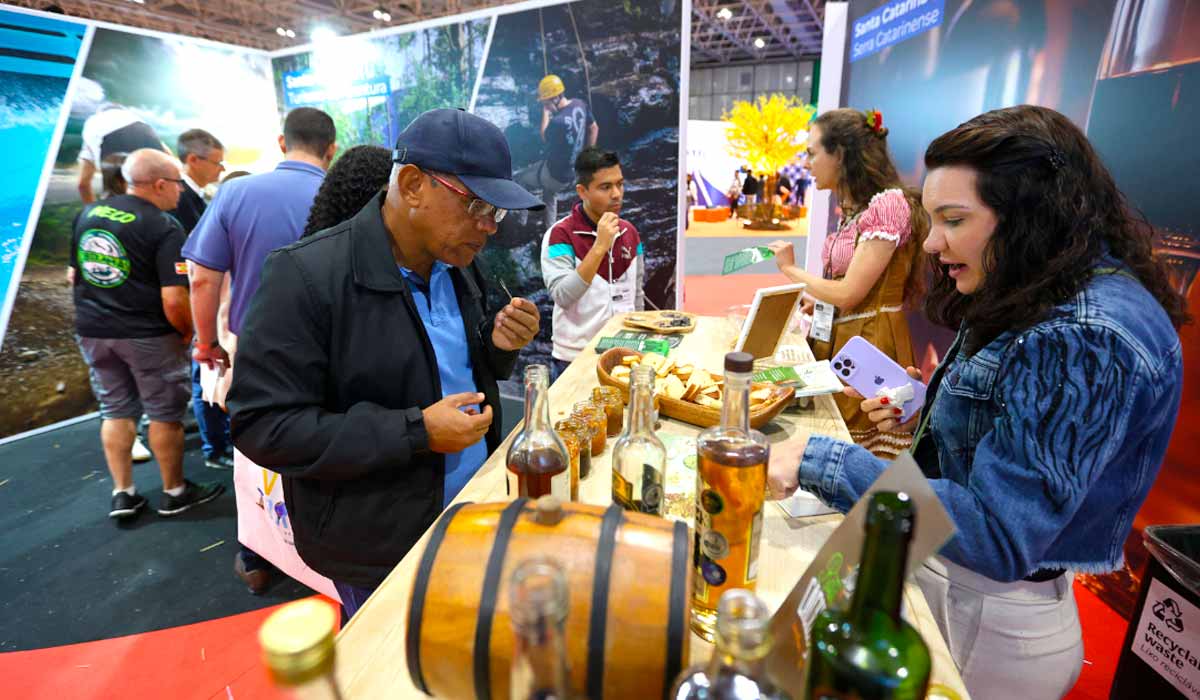 O visitante terá a oportunidade de “viajar” pelos estandes de norte a sul do país e apreciar ampla gama de alternativas culturais das regiões O visitante terá a oportunidade de “viajar” pelos estandes de norte a sul do país e apreciar ampla gama de alternativas culturais das regiões