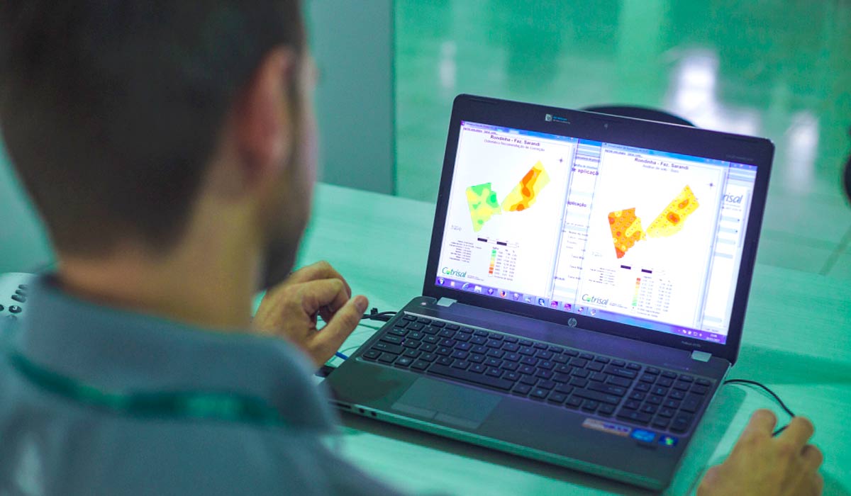 Todos os resultados das analises são processados em software que gera os mapas de fertilidade do solo Todos os resultados das analises são processados em software que gera os mapas de fertilidade do solo