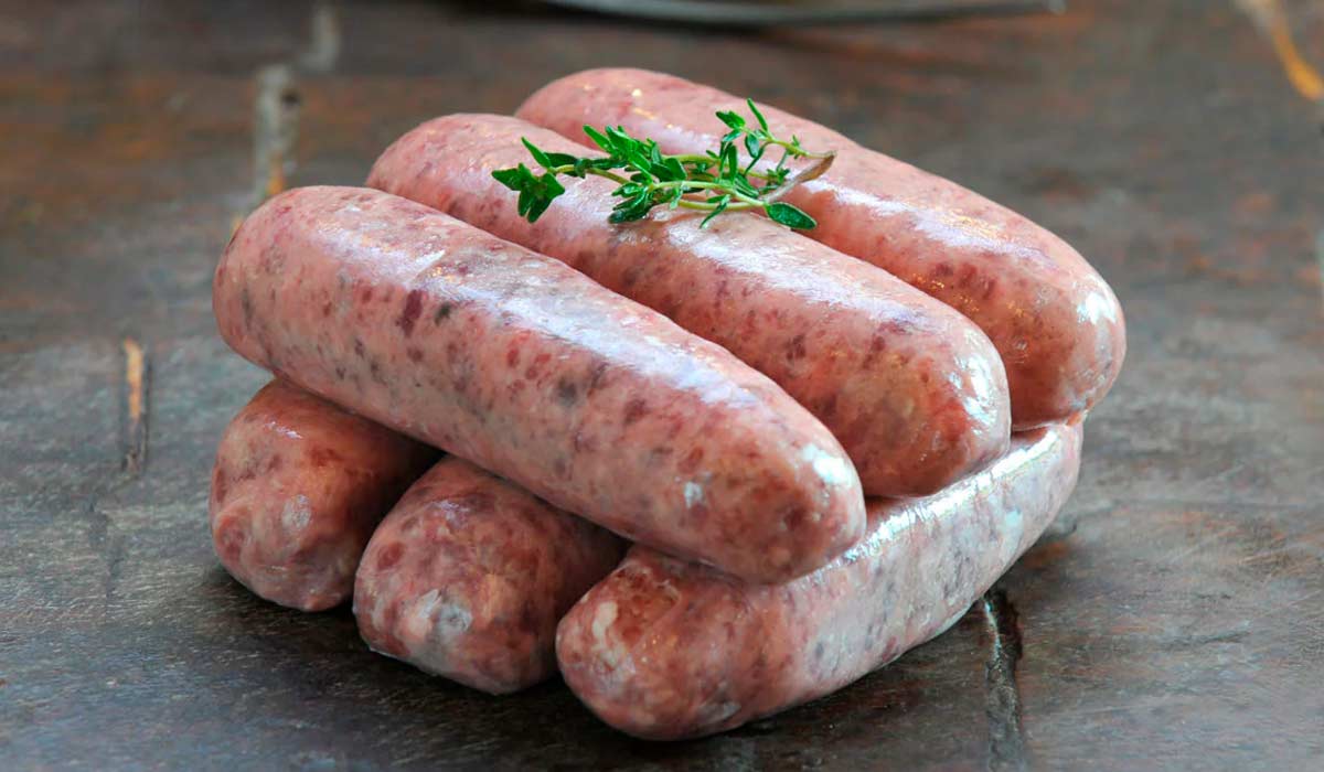 A ampliação de produtos processados, como embutidos e frios, aparece como estratégia para ganho de escala e diversificação de canais de venda A ampliação de produtos processados, como embutidos e frios, aparece como estratégia para ganho de escala e diversificação de canais de venda