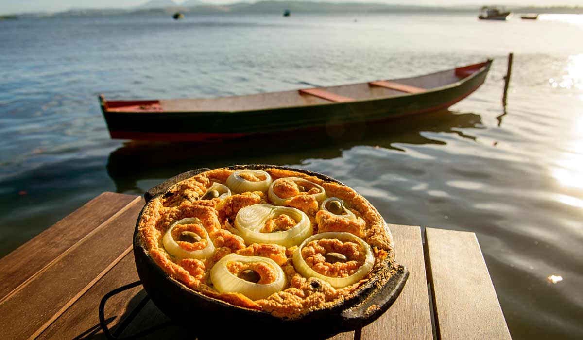 Prato típico das comunidades pesqueiras artesanais capixaba - Foto: Ilha das Caieiras/Setur Prato típico das comunidades pesqueiras artesanais capixaba - Foto: Ilha das Caieiras/Setur
