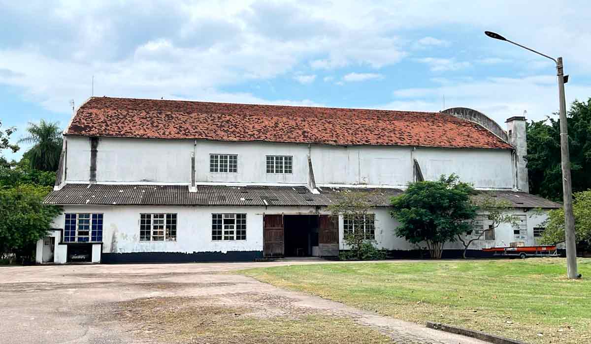 Hangar Náutico da UFRJ abrigará centro para capacitacão de comunidades da Baía de Guanabara, com formação que integra saber técnico e tradição - Foto: Luck Veloso Hangar Náutico da UFRJ abrigará centro para capacitacão de comunidades da Baía de Guanabara, com formação que integra saber técnico e tradição - Foto: Luck Veloso