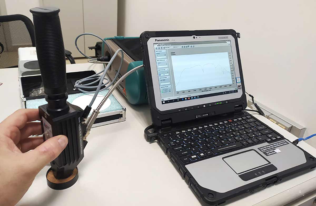 O método recorre à espectroscopia de reflectância, técnica que emprega a interação da luz com o solo, combinada a ciclos de umedecimento e secagem para caracterizar o comportamento dos solos coesos - Foto: Luiz Eduardo Vicente O método recorre à espectroscopia de reflectância, técnica que emprega a interação da luz com o solo, combinada a ciclos de umedecimento e secagem para caracterizar o comportamento dos solos coesos - Foto: Luiz Eduardo Vicente