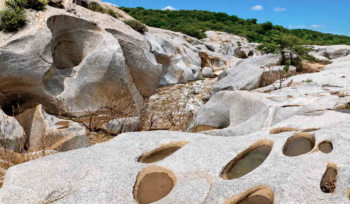 Geoparque do Seridó possui 21 geossítios. Geoturismo fortalece cadeias produtivas regionais Geoparque do Seridó possui 21 geossítios. Geoturismo fortalece cadeias produtivas regionais