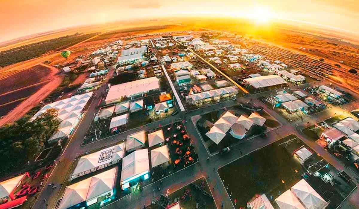 Vista aérea do complexo ampliado para a edição 2026 com infraestrutura ampliada que garante conforto e eficiência operacional Vista aérea do complexo ampliado para a edição 2026 com infraestrutura ampliada que garante conforto e eficiência operacional
