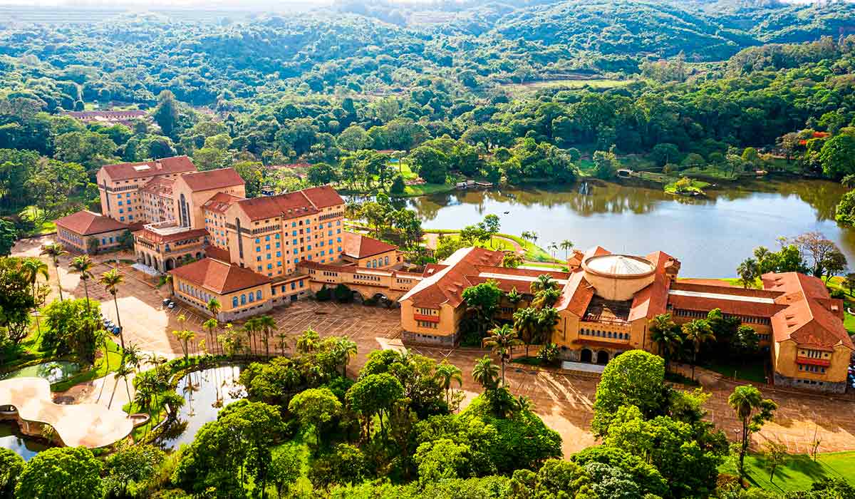 Grande Hotel Termas de Araxá, um dos patrimônios históricos mais emblemáticos de Minas Gerais, palco perfeito para celebrar a cultura do queijo artesanal Grande Hotel Termas de Araxá, um dos patrimônios históricos mais emblemáticos de Minas Gerais, palco perfeito para celebrar a cultura do queijo artesanal