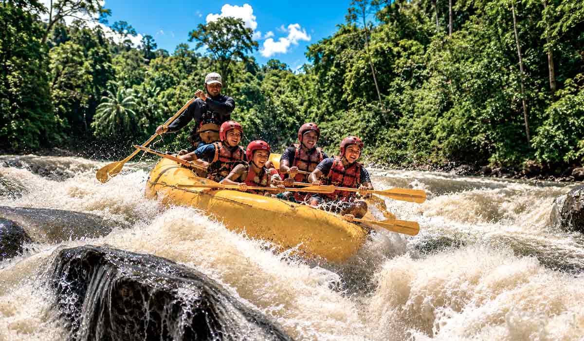 Rafting é uma das atividades de aventura mais requisitadas. Capacitação profissional é essencial nas operações e gestão de riscos deve integrar todas as atividades Rafting é uma das atividades de aventura mais requisitadas. Capacitação profissional é essencial nas operações e gestão de riscos deve integrar todas as atividades