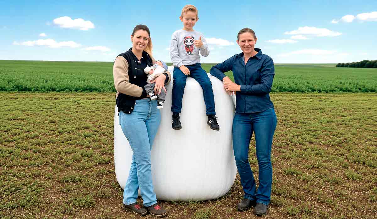 Rita com o filho Mathias e a sobrinha Tatiane. A sucessão rural também integra o projeto empresarial da Fazenda Três Gerações Rita com o filho Mathias e a sobrinha Tatiane. A sucessão rural também integra o projeto empresarial da Fazenda Três Gerações