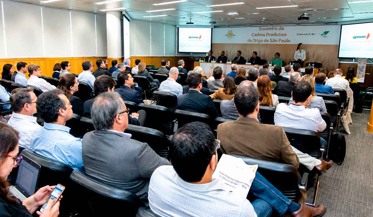 Produtores avaliam estratégias diante de um cenário de maior volatilidade e integração entre produtores e indústria é estratégica para a cadeia tritícola Produtores avaliam estratégias diante de um cenário de maior volatilidade e integração entre produtores e indústria é estratégica para a cadeia tritícola