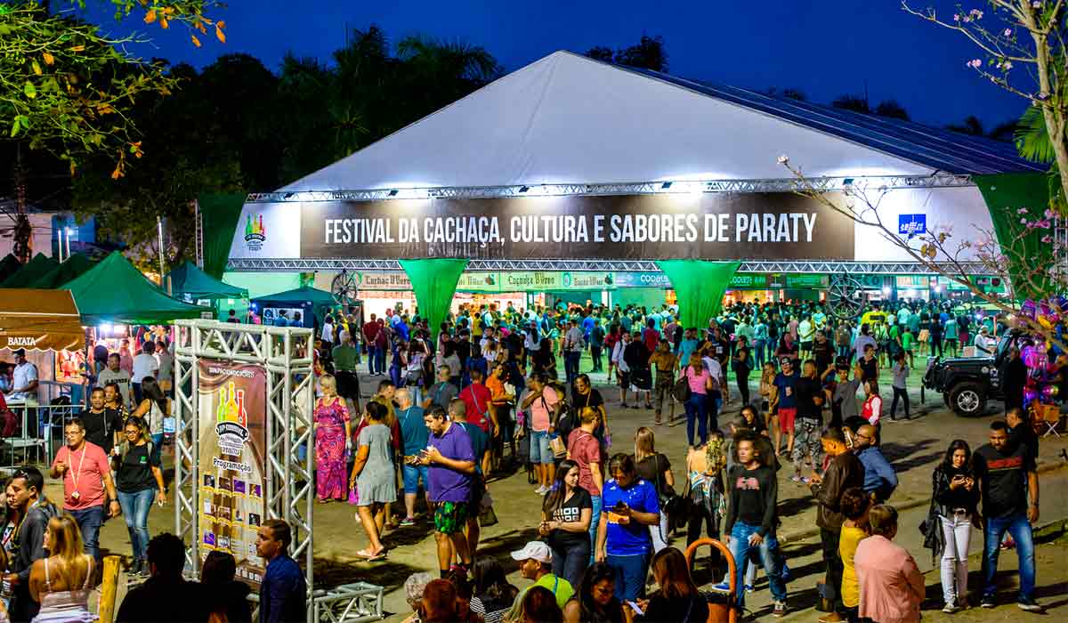 Festival da Cachaça reúne alambiques, gastronomia e patrimônio em quatro dias de programação na Costa Verde fluminense Festival da Cachaça reúne alambiques, gastronomia e patrimônio em quatro dias de programação na Costa Verde fluminense