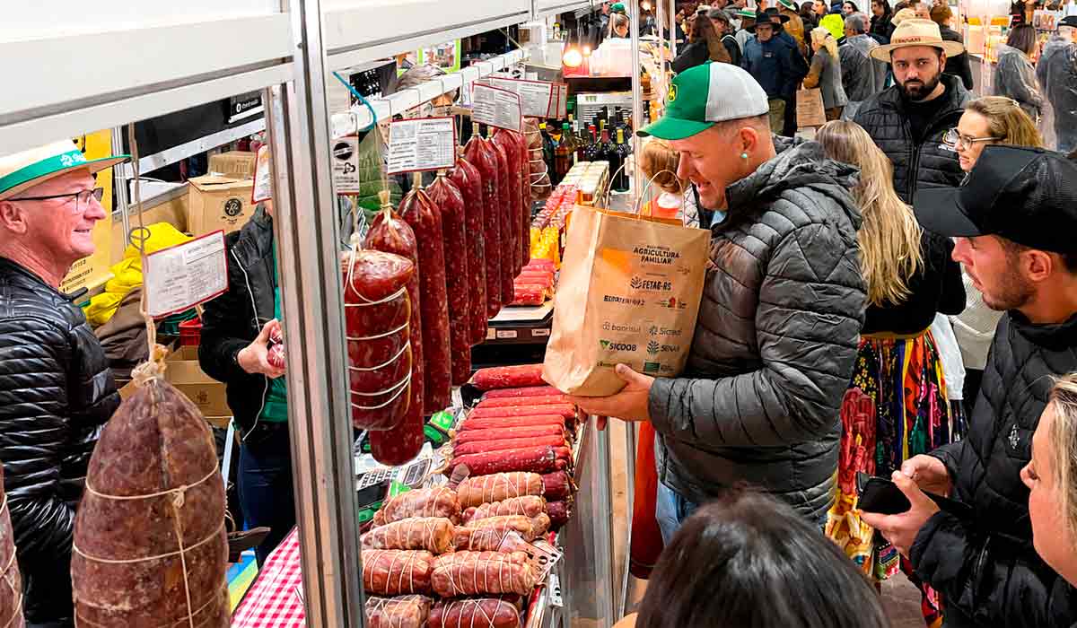 Pavilhão da Agricultura Familiar reúne produtores de diversas regiões com a agricultura familiar apresentando produtos e sabores do campo gaúcho Pavilhão da Agricultura Familiar reúne produtores de diversas regiões com a agricultura familiar apresentando produtos e sabores do campo gaúcho
