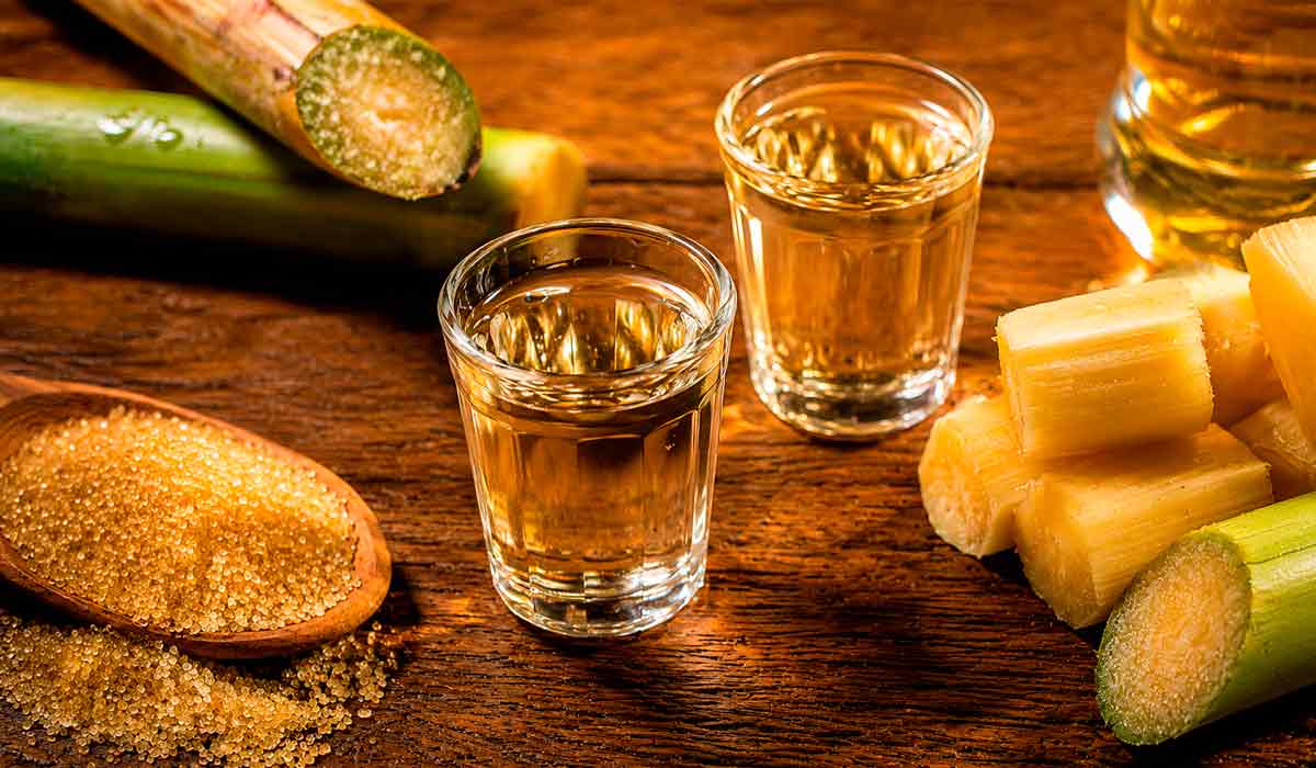Exportações de cachaça cresceram em volume e valor em 2025 e produção artesanal mantém relevância econômica no interior brasileiro Exportações de cachaça cresceram em volume e valor em 2025 e produção artesanal mantém relevância econômica no interior brasileiro