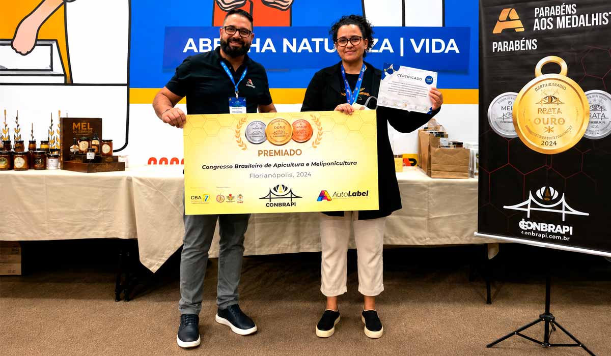 Natálha Abreu Arêdes Matos, produtora do mel considerado o melhor do Brasil - Foto: Sistema Faemg Senar Natálha Abreu Arêdes Matos, produtora do mel considerado o melhor do Brasil - Foto: Sistema Faemg Senar
