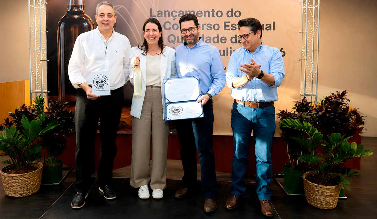 Novo selo reconhece qualidade, tradição e identidade da cachaça produzida em São Paulo e concurso estadual amplia categorias e valoriza produtores. O primeiro selo da categoria foi entregue à produtora Laura Vicentini, do município de Batatais Novo selo reconhece qualidade, tradição e identidade da cachaça produzida em São Paulo e concurso estadual amplia categorias e valoriza produtores. O primeiro selo da categoria foi entregue à produtora Laura Vicentini, do município de Batatais