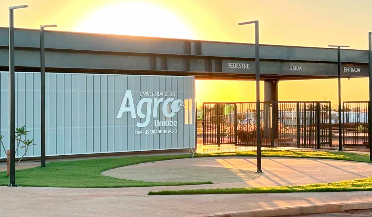 Universidade amplia atuação nacional com foco no agronegócio num ecossistema que conecta ciência, tecnologia e mercado agropecuário. Aulas na unidade de ensino iniciam este mês Universidade amplia atuação nacional com foco no agronegócio num ecossistema que conecta ciência, tecnologia e mercado agropecuário. Aulas na unidade de ensino iniciam este mês