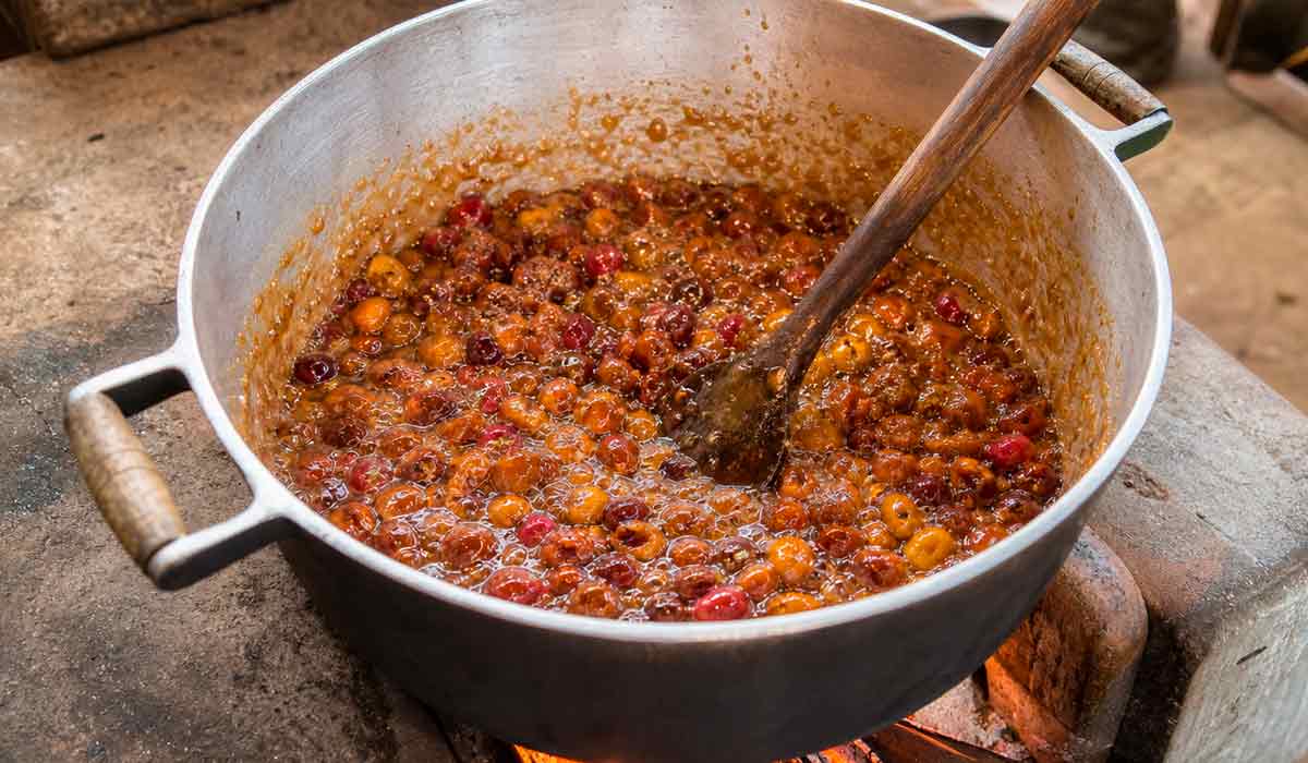 Produção de geleias e doces amplia a renda de agricultores familiares Produção de geleias e doces amplia a renda de agricultores familiares