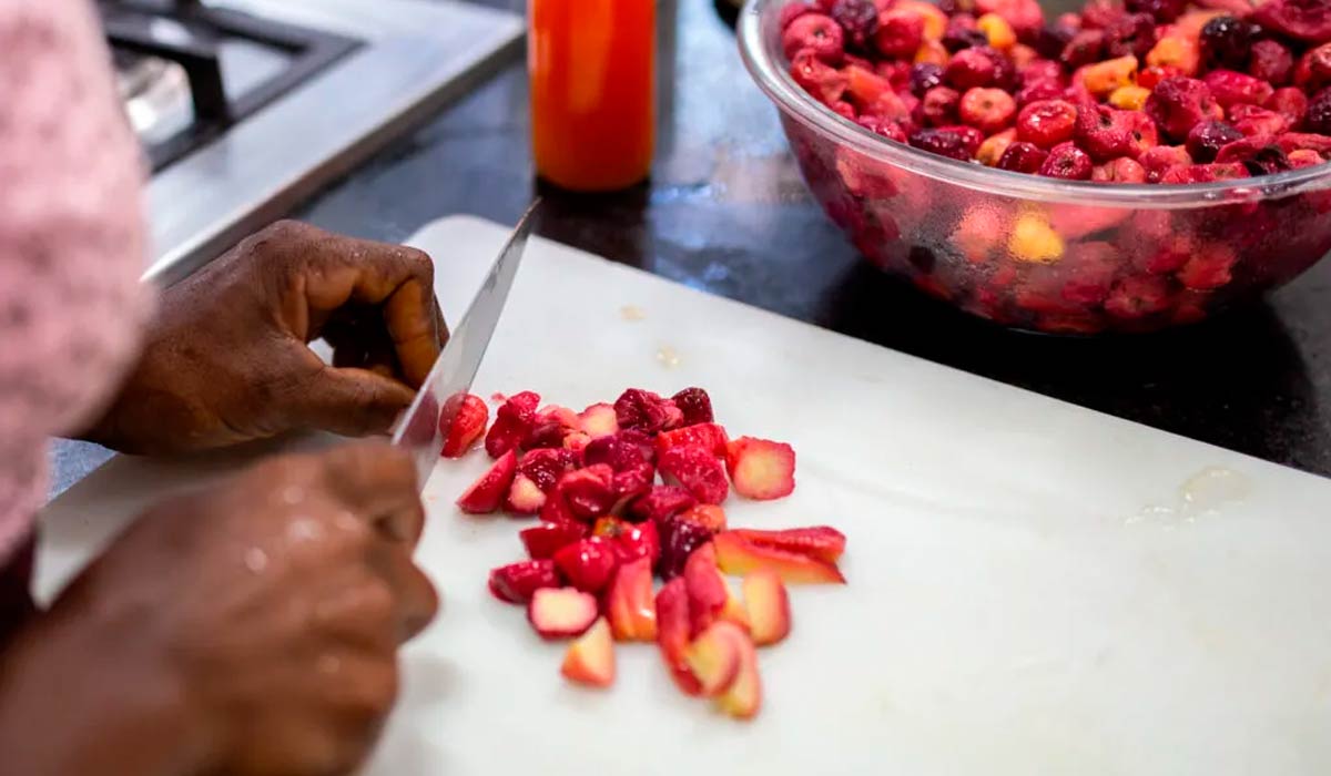 O manejo de frutos nativos, quando feito com critério, transforma a preservação do bioma em atividade econômica O manejo de frutos nativos, quando feito com critério, transforma a preservação do bioma em atividade econômica