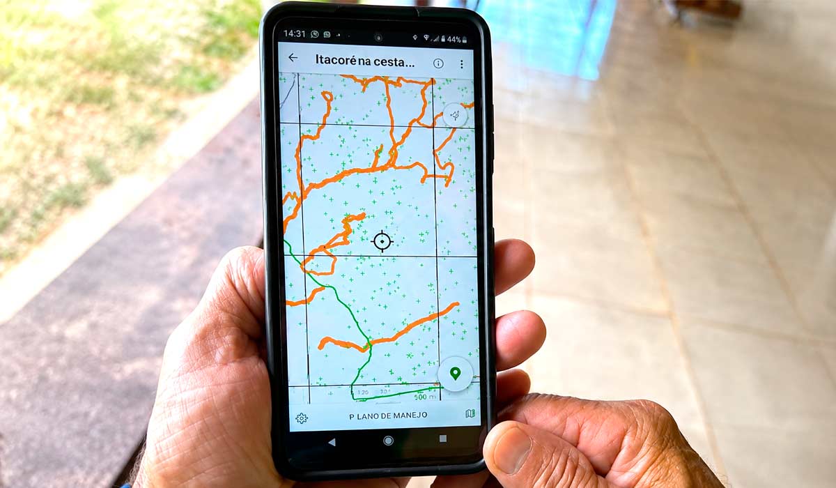 Mapa das trilhas de coleta com a localização das castanheiras, com precisão por meio do celular mesmo quando não há conexão com a internet Mapa das trilhas de coleta com a localização das castanheiras, com precisão por meio do celular mesmo quando não há conexão com a internet