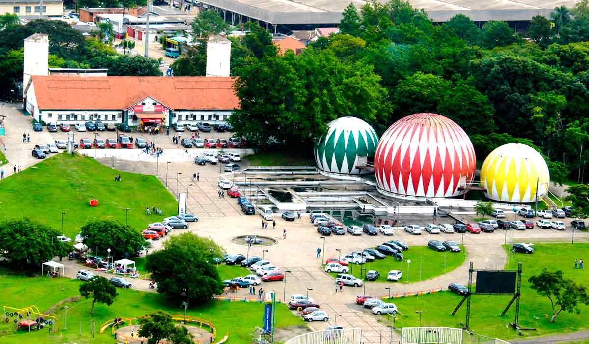 Mais de 50 anos depois, as esferas continuam recebendo visitantes durante a Expointer e preservando parte da história da internacionalização do evento Mais de 50 anos depois, as esferas continuam recebendo visitantes durante a Expointer e preservando parte da história da internacionalização do evento