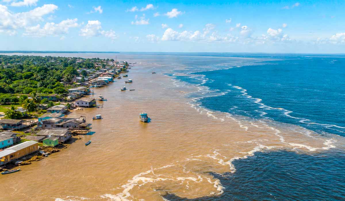 O Atlântico avança sobre a maior foz do planeta
