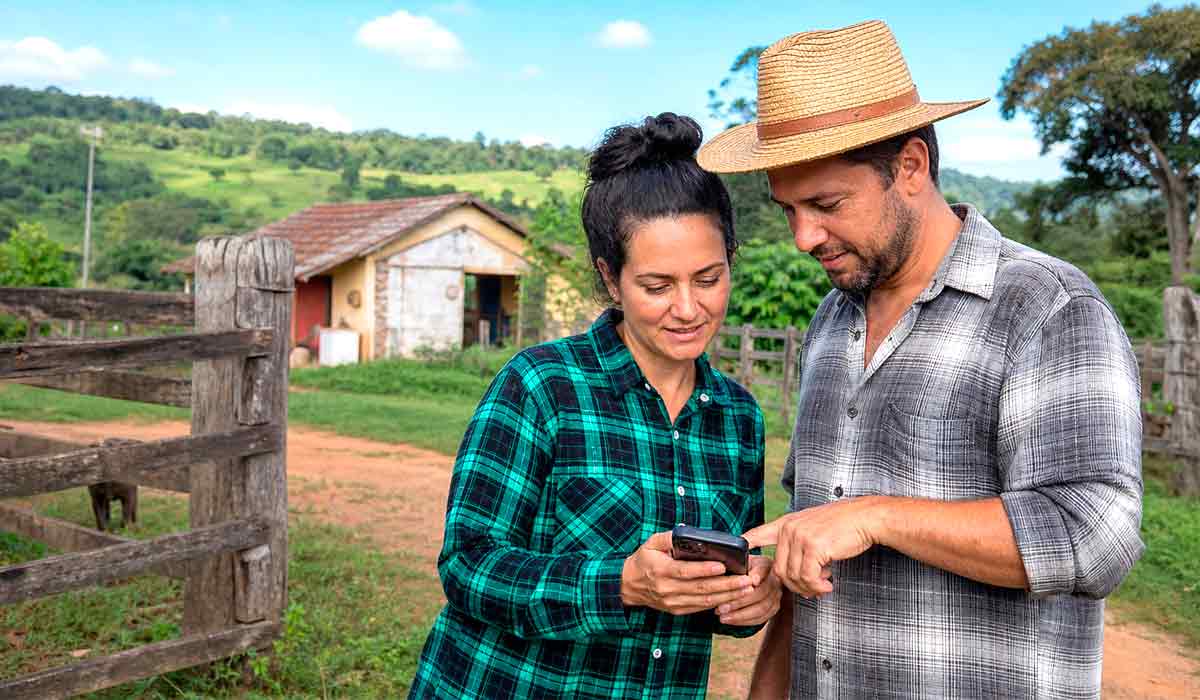 Agricultores familiares registram despesas e atividades da propriedade pelo WhatsApp, com a tecnologia de gestão chegando ao dia a dia do campo Agricultores familiares registram despesas e atividades da propriedade pelo WhatsApp, com a tecnologia de gestão chegando ao dia a dia do campo