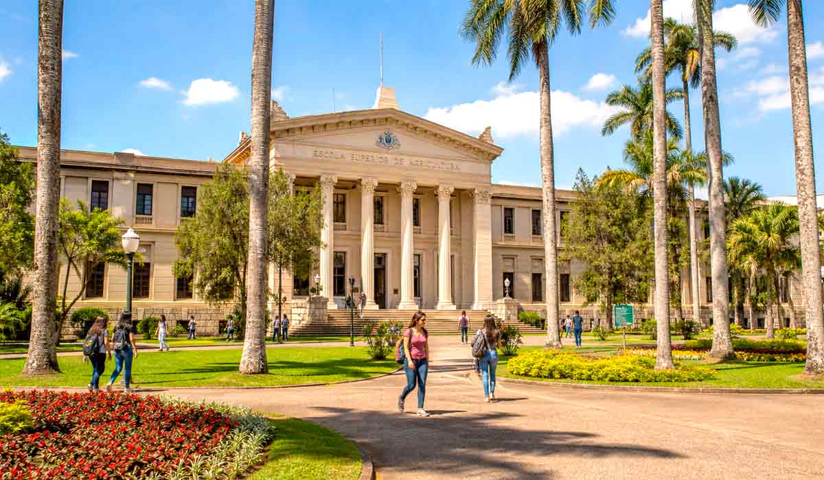 Campus histórico da Esalq-USP, em Piracicaba, SP, com o prédio centenário da escola, que desde 1901, formou mais de 16 mil profissionais e titulou mais de 10 mil pós-graduados