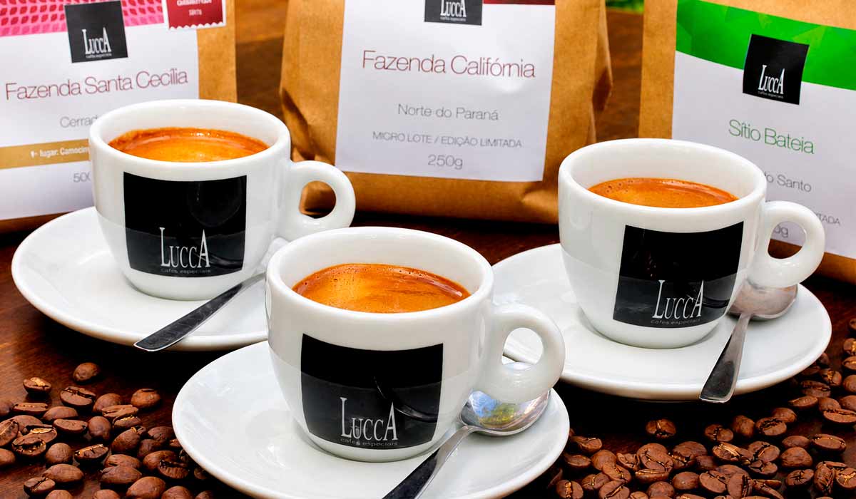 Lucca Cafés Especiais de curitiba, a marca introduziu no país a torra própria e a curadoria de cafés de origem única, consolidando-se como uma das principais referências na busca pelos melhores cafés brasileiros Lucca Cafés Especiais de curitiba, a marca introduziu no país a torra própria e a curadoria de cafés de origem única, consolidando-se como uma das principais referências na busca pelos melhores cafés brasileiros