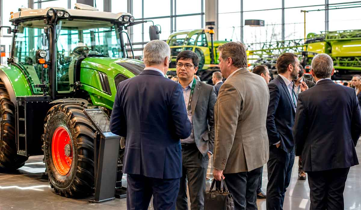 Pavilhão internacional de máquinas agrícolas reúne executivos de diversos países para negociações e networking em busca de novas parcerias tecnológicas globais na maior feira do setor Pavilhão internacional de máquinas agrícolas reúne executivos de diversos países para negociações e networking em busca de novas parcerias tecnológicas globais na maior feira do setor