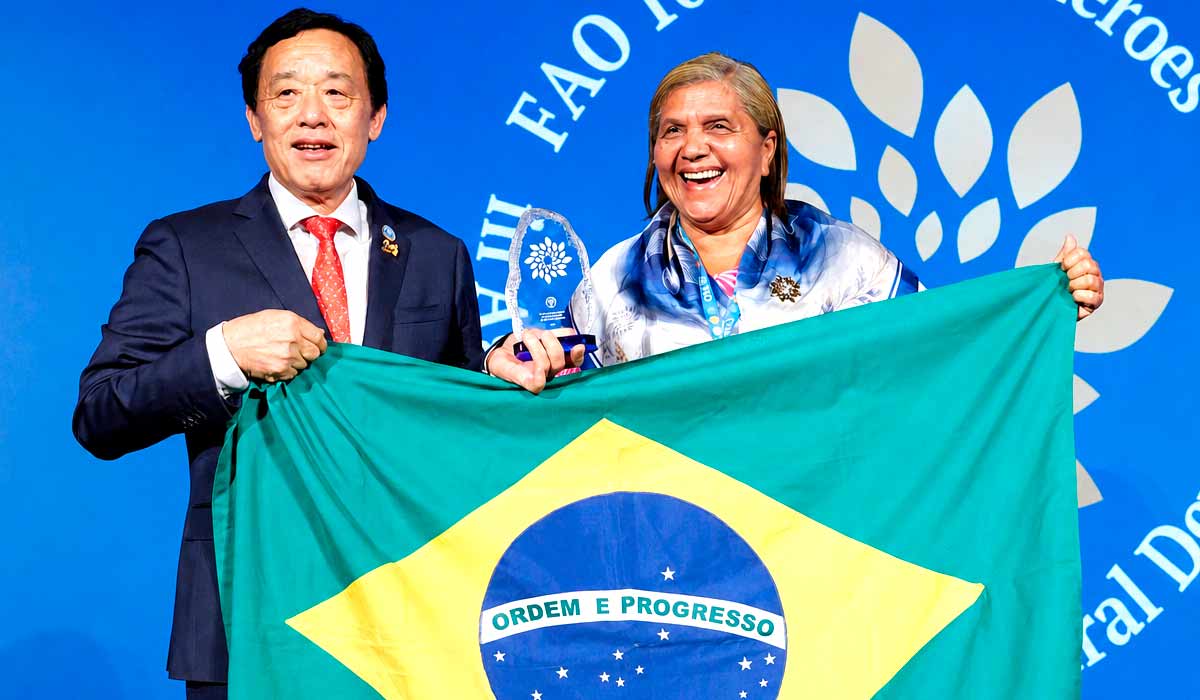 Com 70 anos, Joana Mousinho é uma das fundadoras da Articulação Nacional das Pescadoras e foi a primeira mulher a presidir uma colônia de pescadores no país Com 70 anos, Joana Mousinho é uma das fundadoras da Articulação Nacional das Pescadoras e foi a primeira mulher a presidir uma colônia de pescadores no país