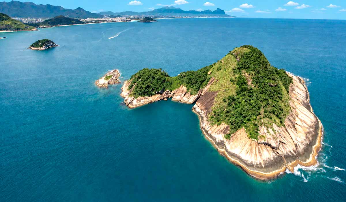 Ilhas e costões rochosos do litoral carioca abrigam a Reserva Marinha Urupirá, criada para proteger a biodiversidade e a pesca artesanal. Destaque para a Ilha das Palmas - Foto: Áthila Bertoncini Ilhas e costões rochosos do litoral carioca abrigam a Reserva Marinha Urupirá, criada para proteger a biodiversidade e a pesca artesanal. Destaque para a Ilha das Palmas - Foto: Áthila Bertoncini